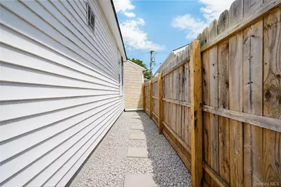 229 A Freeborn Street, New York, NY 10306 - Photo 17