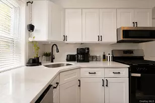 229A Freeborn St, New York, NY 10306 - Photo 13