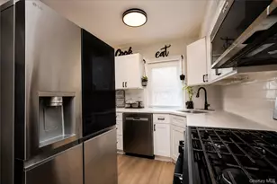 229A Freeborn St, New York, NY 10306 - Photo 11