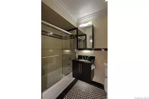 565 Merrick Rd, Rockville Centre, NY 11570 - Photo 11
