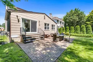42 North Rd, Great Neck, NY 11024 - Photo 37