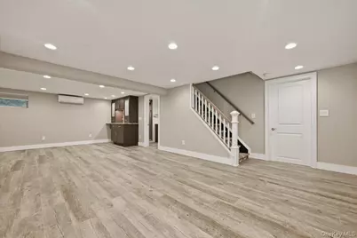 195 Scarcliffe Drive, Malverne, NY 11565 - Photo 23