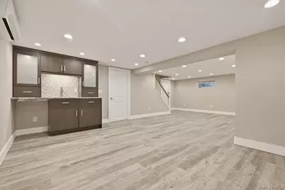 195 Scarcliffe Drive, Malverne, NY 11565 - Photo 25