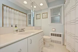 195 Scarcliffe Dr, Malverne, NY 11565 - Photo 19