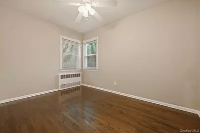 195 Scarcliffe Drive, Malverne, NY 11565 - Photo 15