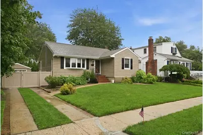 195 Scarcliffe Drive, Malverne, NY 11565 - Photo 1