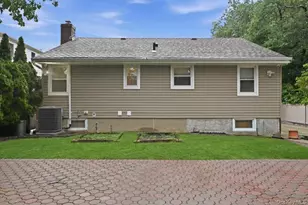195 Scarcliffe Dr, Malverne, NY 11565 - Photo 35