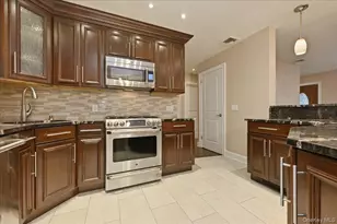 195 Scarcliffe Dr, Malverne, NY 11565 - Photo 11