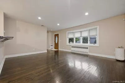 195 Scarcliffe Drive, Malverne, NY 11565 - Photo 7