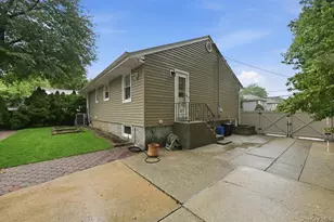 195 Scarcliffe Dr, Malverne, NY 11565 - Photo 31
