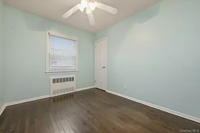 195 Scarcliffe Drive, Malverne, NY 11565 - Photo 17