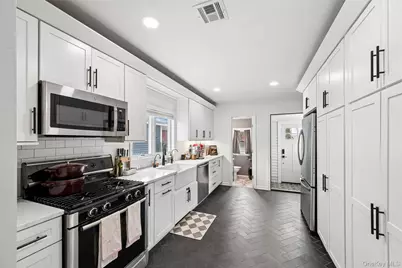 104 Park Avenue, Babylon, NY 11702 - Photo 5