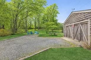 111 Oak Ln, Amagansett, NY 11930 - Photo 9