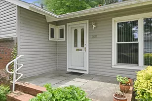 578 Richmond Rd, East Meadow, NY 11554 - Photo 3