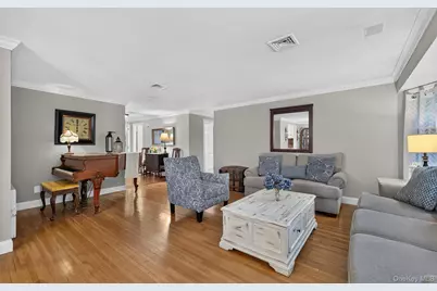 27 Longwood Drive, South Huntington, NY 11746 - Photo 7