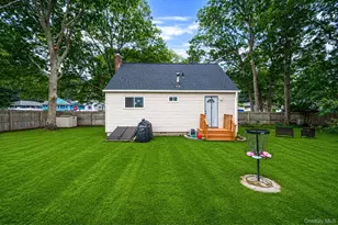 119 Parkwood Dr, Shirley, NY 11967 - Photo 3