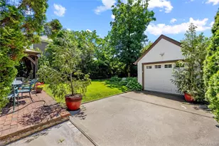 82 Superior Rd, Floral Park, NY 11001 - Photo 17