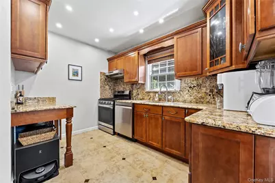 82 Superior Road, Floral Park, NY 11001 - Photo 7