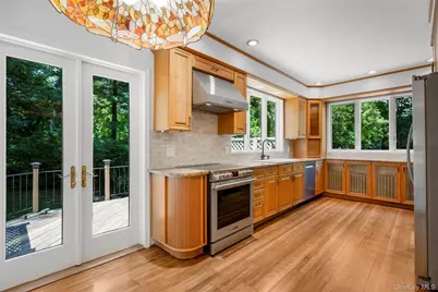 121 Walworth Avenue, Scarsdale, NY 10583 - Photo 9