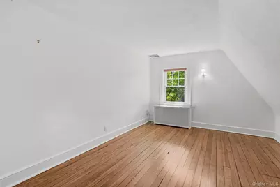 121 Walworth Avenue, Scarsdale, NY 10583 - Photo 23