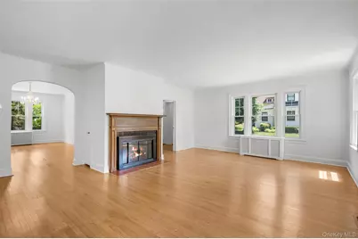 121 Walworth Avenue, Scarsdale, NY 10583 - Photo 5