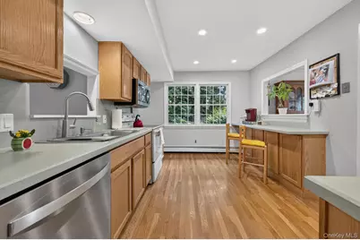 8 Tuscan Court, Huntington, NY 11746 - Photo 5
