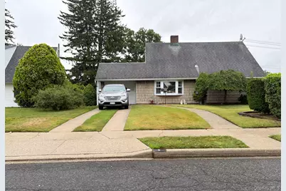 7 Mockingbird Lane, Levittown, NY 11756 - Photo 1