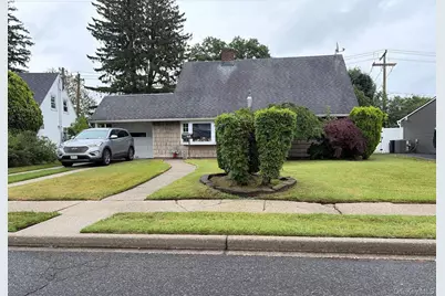 7 Mockingbird Lane, Levittown, NY 11756 - Photo 3