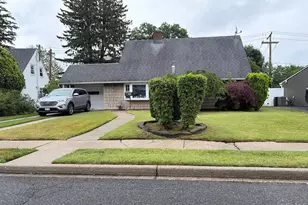 7 Mockingbird Ln, Levittown, NY 11756 - Photo 3