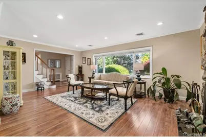 2184 Seneca Drive S, Merrick, NY 11566 - Photo 3
