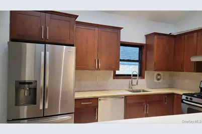 240-29 70 Avenue #2, Douglaston, NY 11362 - Photo 3