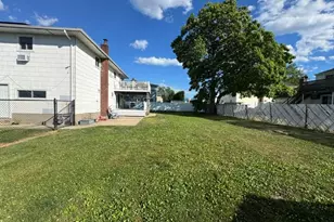 121 W Lake Dr, Lindenhurst, NY 11757 - Photo 5