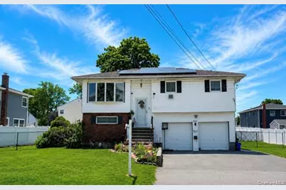 121 W Lake Drive, Lindenhurst, NY 11757 - Photo 1