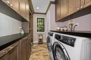225 Laurel Ln, Syosset, NY 11791 - Photo 27