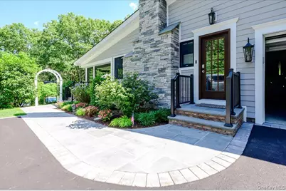 225 Laurel Lane, Syosset, NY 11791 - Photo 39