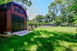 225 Laurel Ln, Syosset, NY 11791 - Photo 37