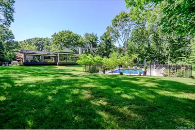225 Laurel Lane, Syosset, NY 11791 - Photo 33
