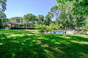 225 Laurel Ln, Syosset, NY 11791 - Photo 33