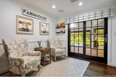 225 Laurel Lane, Syosset, NY 11791 - Photo 11