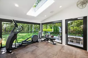 225 Laurel Ln, Syosset, NY 11791 - Photo 15