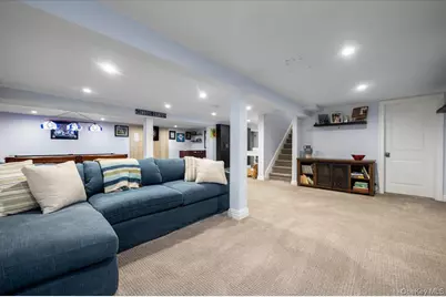 225 Laurel Lane, Syosset, NY 11791 - Photo 29