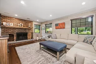 225 Laurel Ln, Syosset, NY 11791 - Photo 19