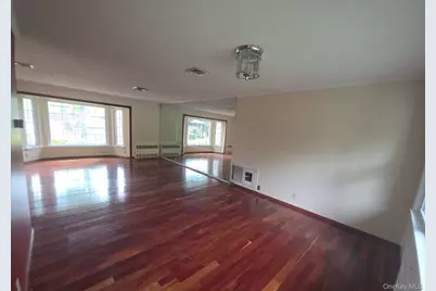 172 Evergreen Drive, Westbury, NY 11590 - Photo 5