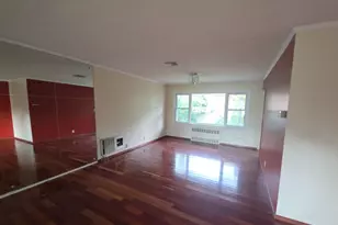 172 Evergreen Dr, Westbury, NY 11590 - Photo 3