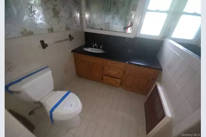 172 Evergreen Drive, Westbury, NY 11590 - Photo 21
