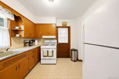 338 E 238th Street, Bronx, NY 10470 - Photo 13