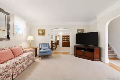338 E 238th Street, Bronx, NY 10470 - Photo 7