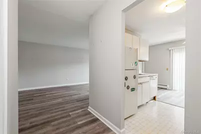 460 Old Town Road #1 F, Port Jefferson Station, NY 11776 - Photo 5
