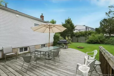 10 Brian Drive, East Islip, NY 11730 - Photo 19