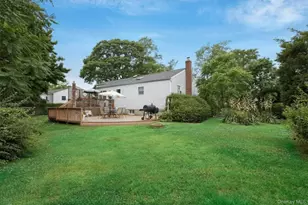 10 Brian Dr, East Islip, NY 11730 - Photo 21